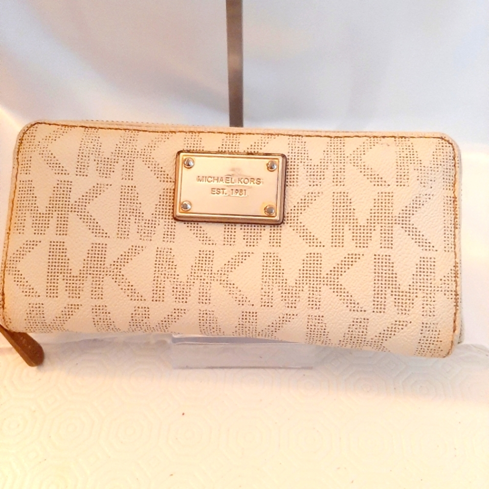 Michael kors wallet